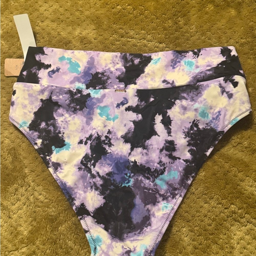 *NWT*  High-wasted Bikini Bottoms | crossover detail makes your tummy look GREAT